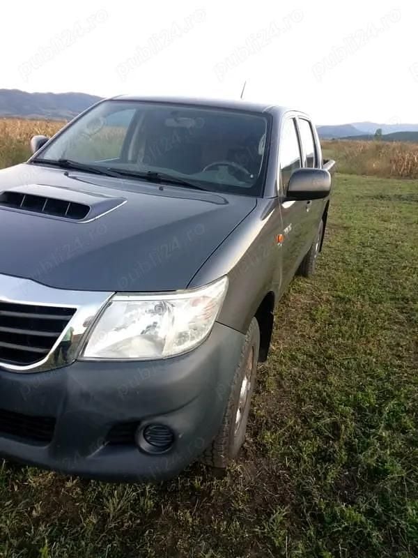 Utilizat 2012 Toyota HiLux Pickup | 15.500 EUR (Super Preț) - Imagine 1/2