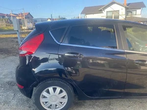 Second-hand Ford Fiesta 70 CP (51 kW) 2011 Negru Hatchback