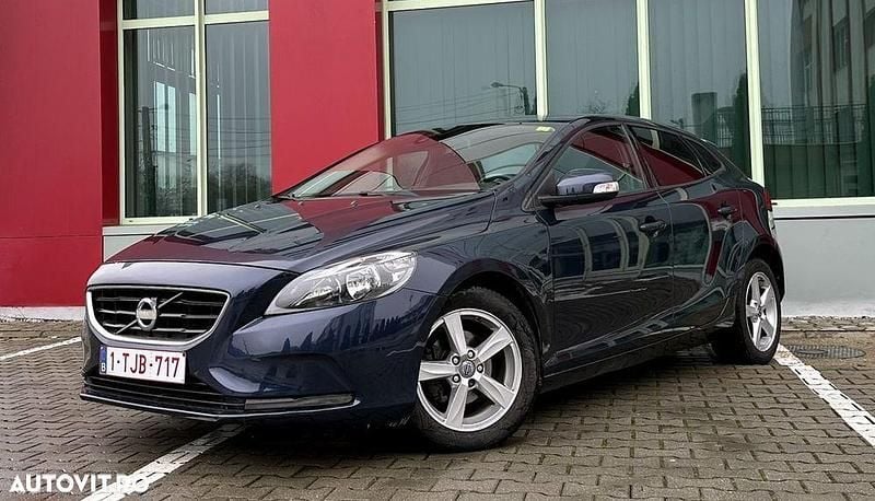 Second-hand Volvo V40 120 CP (88 kW) 2014 Culoarealbastru Hatchback