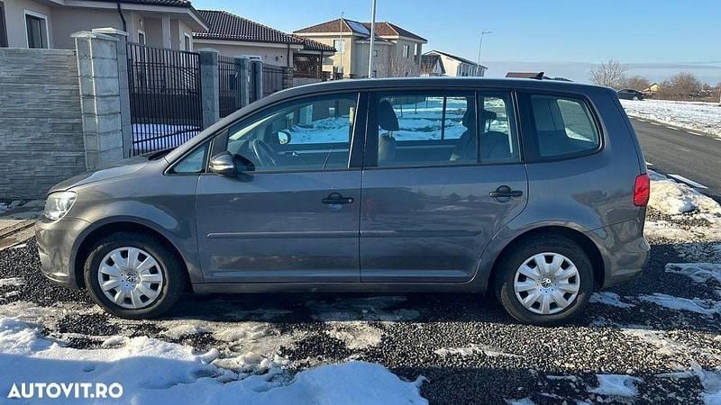 Second-hand VW Touran Trendline 105 CP (77 kW) 2012 Culoareargint Monovolum