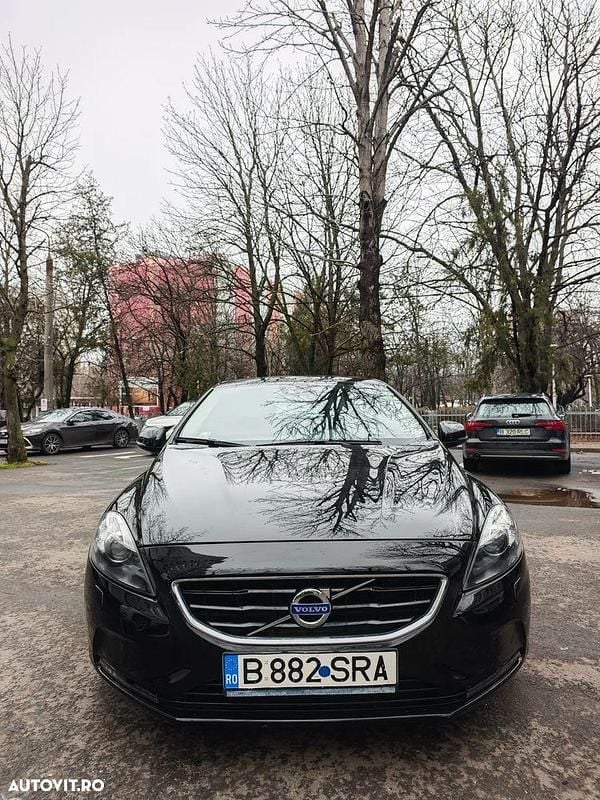 Second-hand Volvo V40 Summum 150 CP (110 kW) 2014 Culoarenegru Hatchback