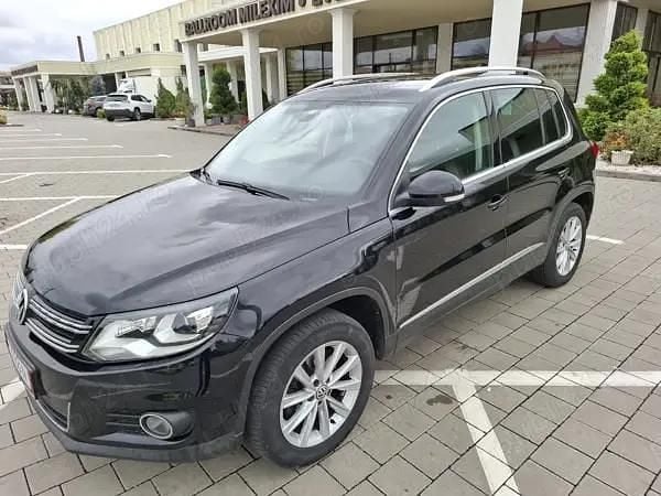 Culoarenegru Utilizat 2015 VW Tiguan Exclusive SUV | 12.990 EUR (Preț bun) - Imagine 1/4