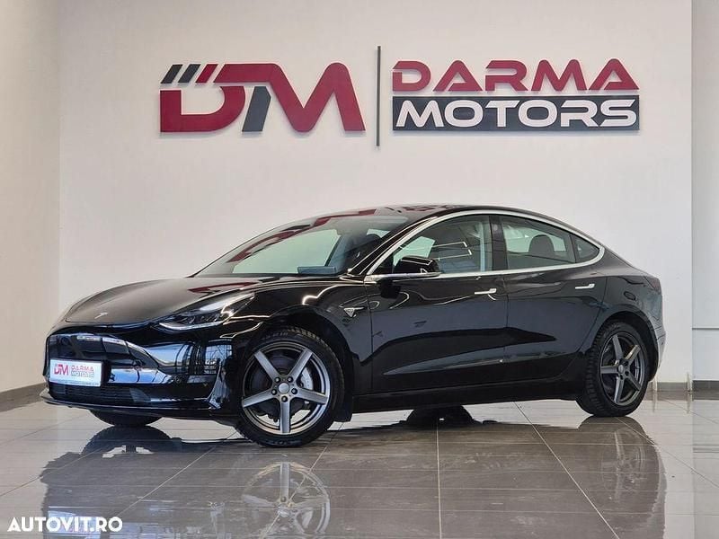 Culoarenegru Utilizat 2020 Tesla Model 3 Standard Range Plus Berlinǎ | 23.989 EUR (Preț bun) - Imagine 1/4