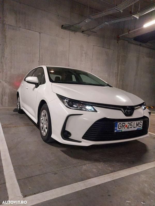 Culoarealb Utilizat 2021 Toyota Corolla Berlinǎ | 14.250 EUR (Preț bun) - Imagine 1/4