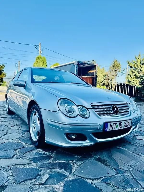 Second-hand Mercedes 220 115 CP (84 kW) 2005 Coupe