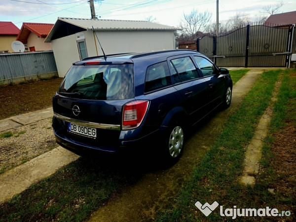 Second-hand Opel Astra 110 CP (80 kW) 2008 Gri Break