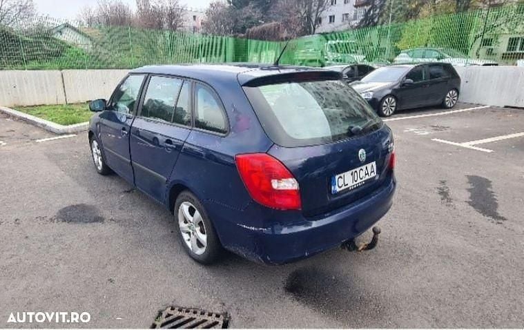 Second-hand Skoda Fabia 70 CP (51 kW) 2011 Culoarealbastru Break