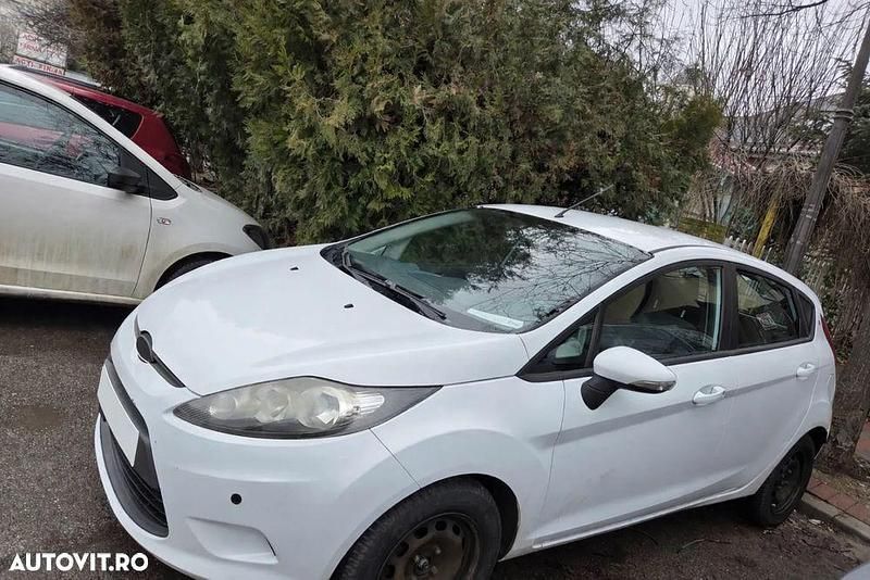 Second-hand Ford Fiesta Ghia 90 CP (66 kW) 2009 Culoarealb Hatchback