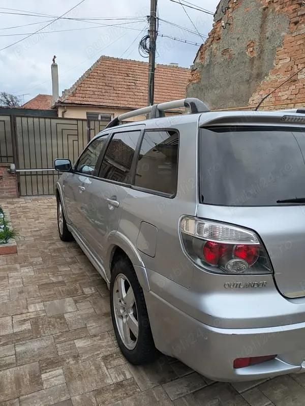 Second-hand Mitsubishi Outlander Edition 163 CP (119 kW) 2006 Argintiu SUV