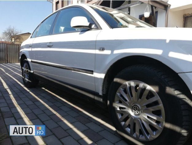 Second-hand VW Passat Edition 101 CP (74 kW) 2001 Alb Berlinǎ