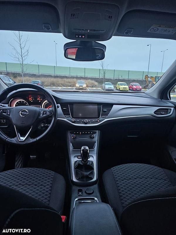 Second-hand Opel Astra Style 140 CP (102 kW) 2018 Culoaremaro Berlinǎ