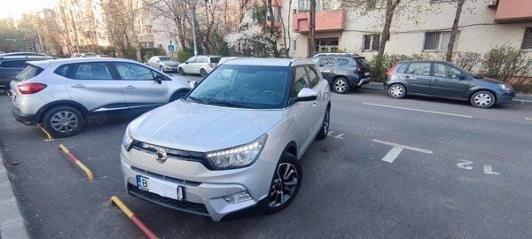 Argintiu Utilizat 2015 Ssangyong Tivoli Sapphire SUV | 14.999 EUR - Imagine 1/4