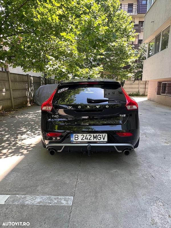 Second-hand Volvo V40 R-Design 190 CP (139 kW) 2018 Negru Break