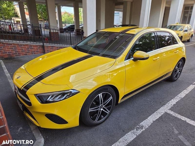 Galbeuriu Utilizat 2023 Mercedes A180 Hatchback | 25.149 EUR (Preț OK) - Imagine 1/4