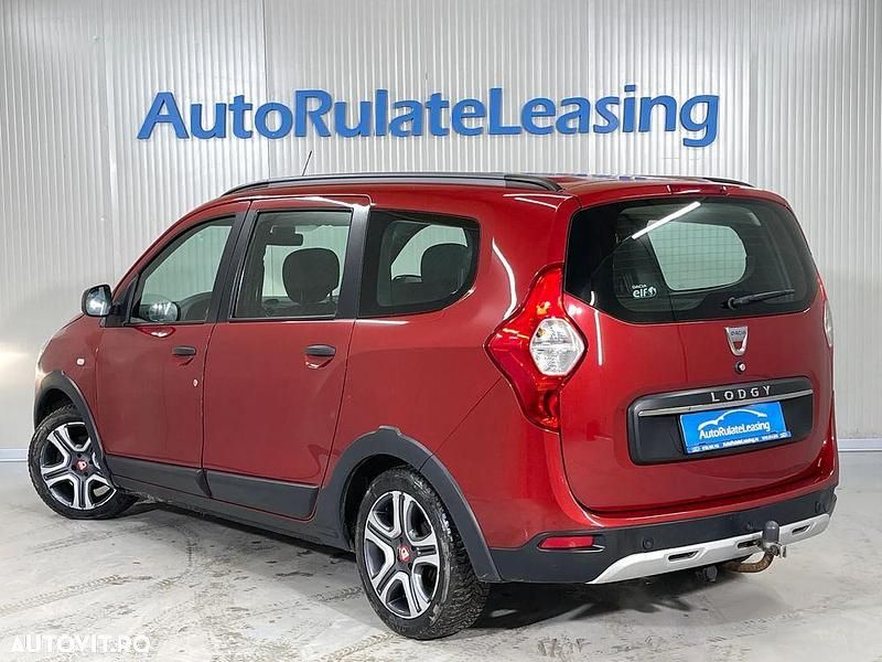 Second-hand Dacia Lodgy Stepway 130 CP (95 kW) 2020 Culoarerosu Monovolum