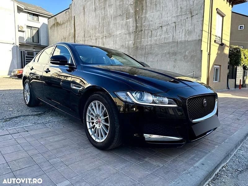 Second-hand Jaguar XF Prestige 180 CP (132 kW) 2018 Negru Berlinǎ