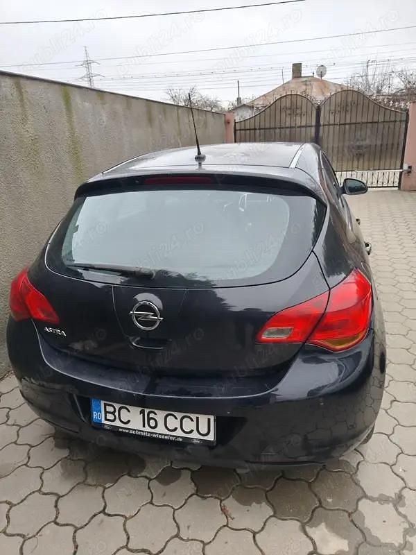 Second-hand Opel Astra 116 CP (85 kW) 2011 Hatchback