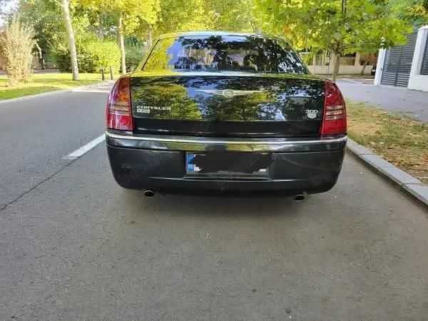 Culoarenegru Utilizat 2006 Chrysler 300C Berlinǎ | 4.350 EUR - Imagine 1/4