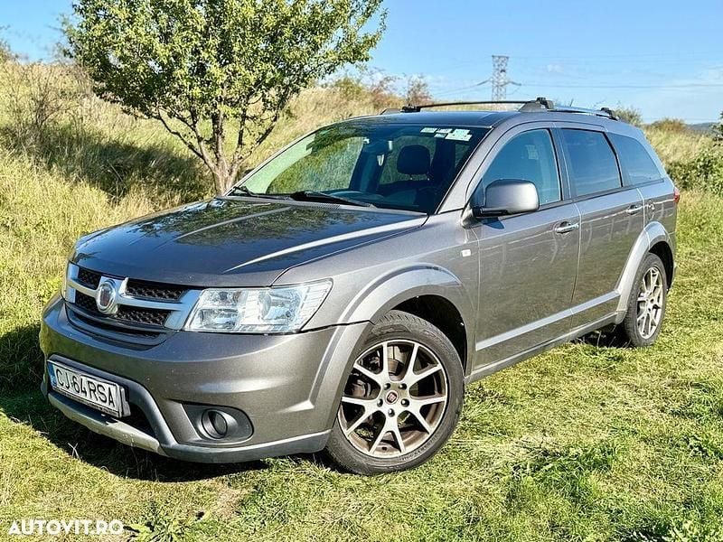 Culoaremaro Utilizat 2012 Fiat Freemont Urban SUV | 6.100 EUR - Imagine 1/4