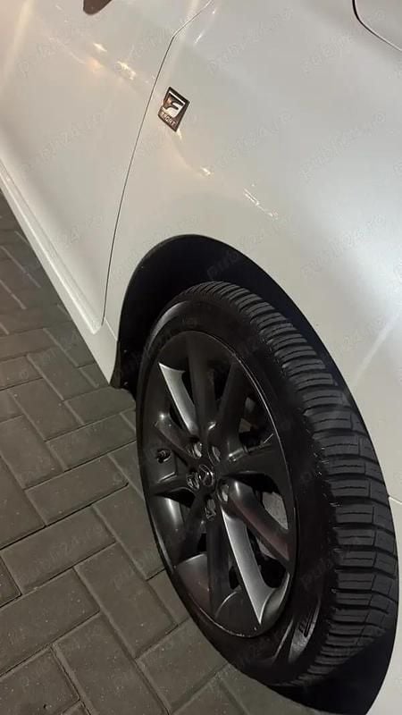 Second-hand Lexus CT200h Sport Line 136 CP (100 kW) 2012 Alb Hatchback