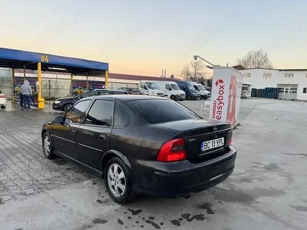 Second-hand Opel Vectra 105 CP (77 kW) 2002 Berlinǎ