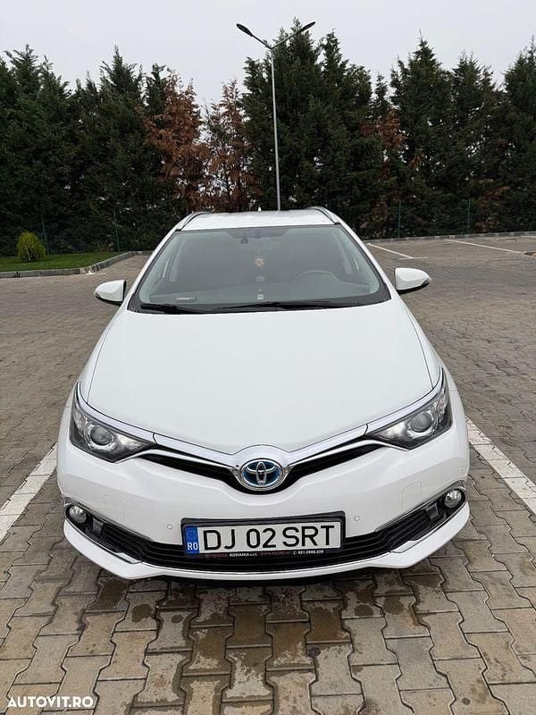 Culoarealb Utilizat 2015 Toyota Auris Hybrid Break | 13.500 EUR (Preț OK) - Imagine 1/4