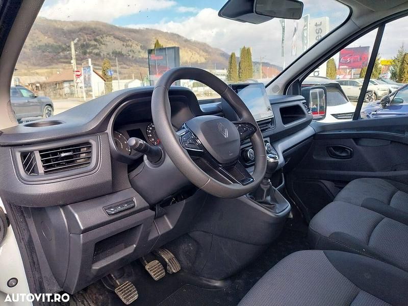 Second-hand Renault Trafic Life 110 CP (80 kW) 2025 Culoarealb Monovolum