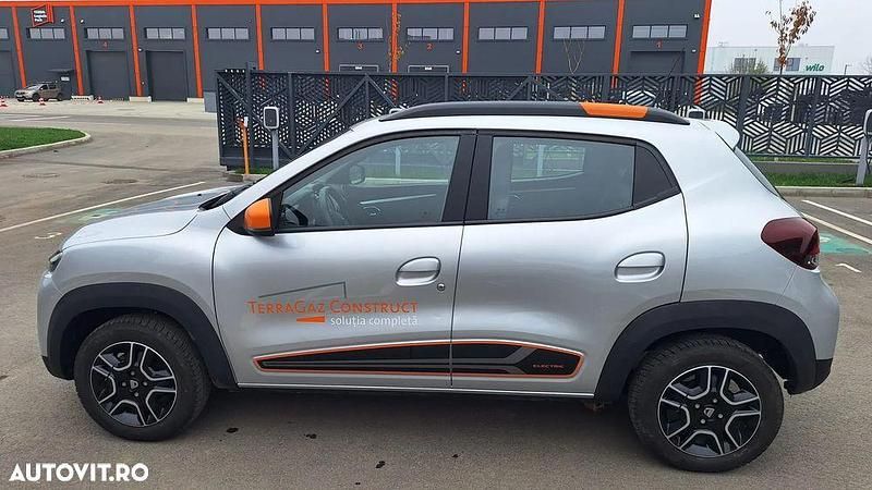 Second-hand Dacia Spring Essentiel 33 kW (45 CP) 2022 Culoareargint Hatchback