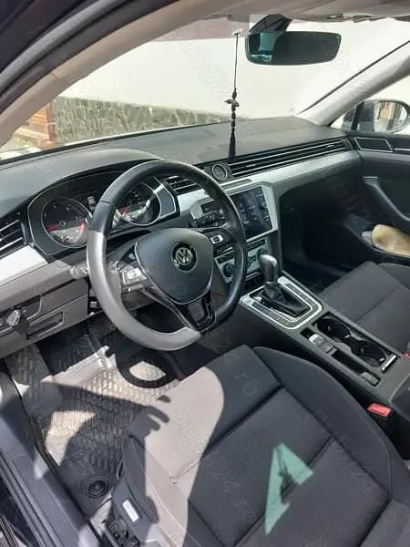 Negru Utilizat 2018 VW Passat Berlinǎ | 16.200 EUR (Preț bun) - Imagine 1/4