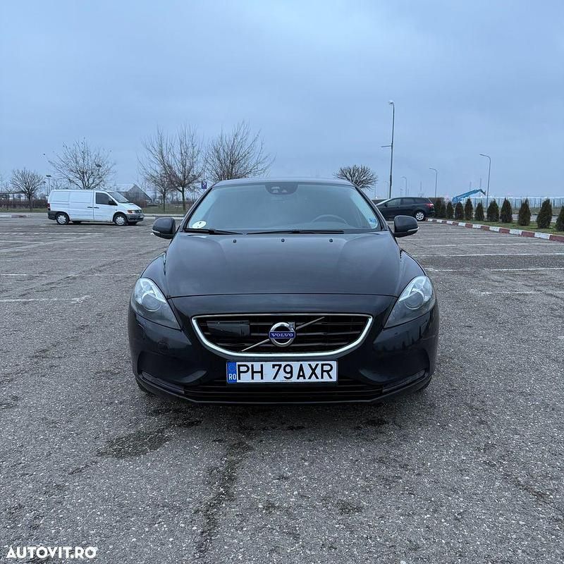 Second-hand Volvo V40 150 CP (110 kW) 2016 Culoarenegru Hatchback