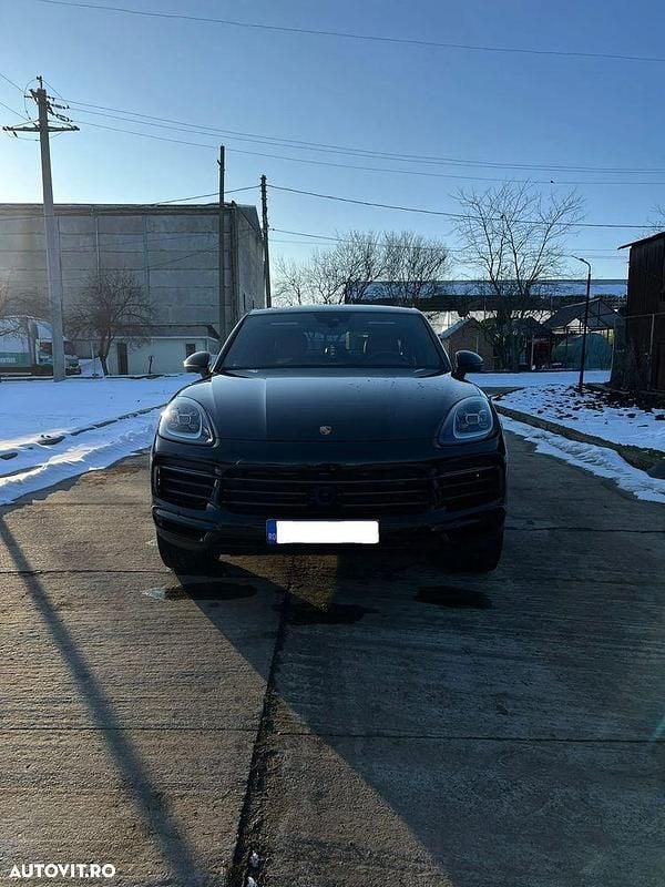 Culoarenegru Second-hand 2023 Porsche Cayenne SUV | 83.000 EUR - Imagine 1/4