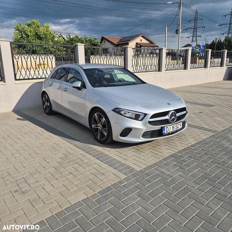 Gri Utilizat 2018 Mercedes A200 Hatchback | 19.065 EUR (Super Preț) - Imagine 1/4