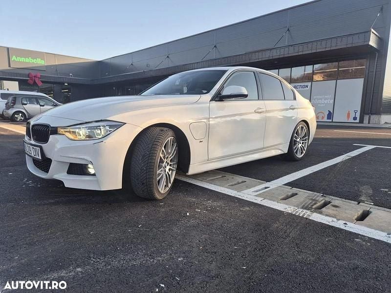 Second-hand BMW 330e iPerformance 251 CP (184 kW) 2016 Culoarealb Berlinǎ