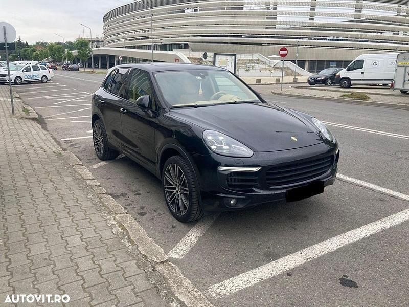 Culoarenegru Utilizat 2016 Porsche Cayenne SUV | 28.000 EUR (Super Preț) - Imagine 1/4