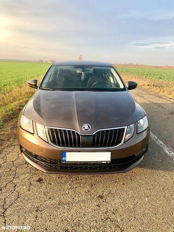 Culoaremaro Utilizat 2018 Skoda Octavia Ambition Hatchback | 14.500 EUR (Preț OK) - Imagine 1/4