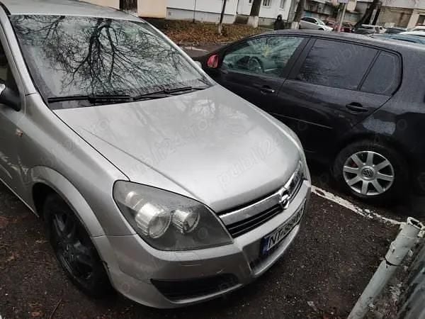 Gri Utilizat 2007 Opel Astra Hatchback | 2.200 EUR (Preț OK) - Imagine 1/4
