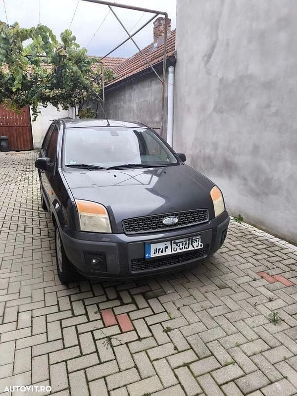 Culoaregri Utilizat 2006 Ford Fusion Monovolum | 1.690 EUR (Preț bun) - Imagine 1/4