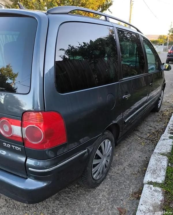 Second-hand VW Sharan 140 CP (102 kW) 2008 Gri Monovolum