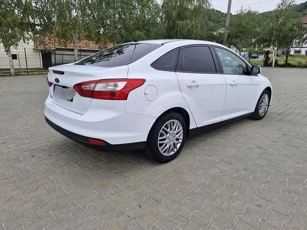 Alb Utilizat 2012 Ford Focus Berlinǎ | 4.700 EUR (Preț OK) - Imagine 1/4
