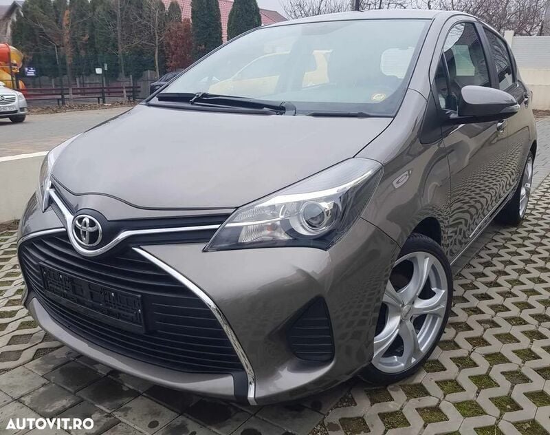 Gri Utilizat 2016 Toyota Yaris Hatchback | 7.550 EUR (Preț OK) - Imagine 1/4