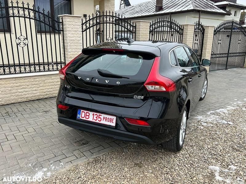 Second-hand Volvo V40 Inscription 120 CP (88 kW) 2017 Culoarenegru Hatchback