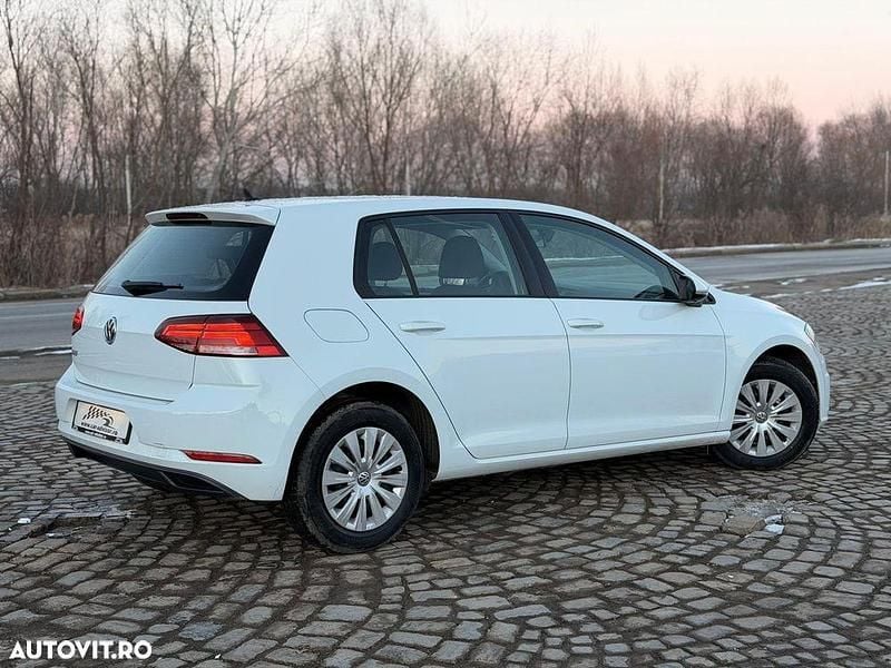 Second-hand VW Golf VII Trendline 115 CP (84 kW) 2020 Culoarealb Hatchback