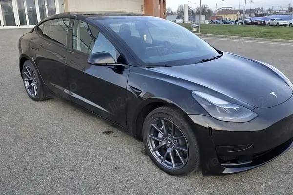Second-hand Tesla Model 3 Standard Range 239 kW (325 CP) 2023 Berlinǎ