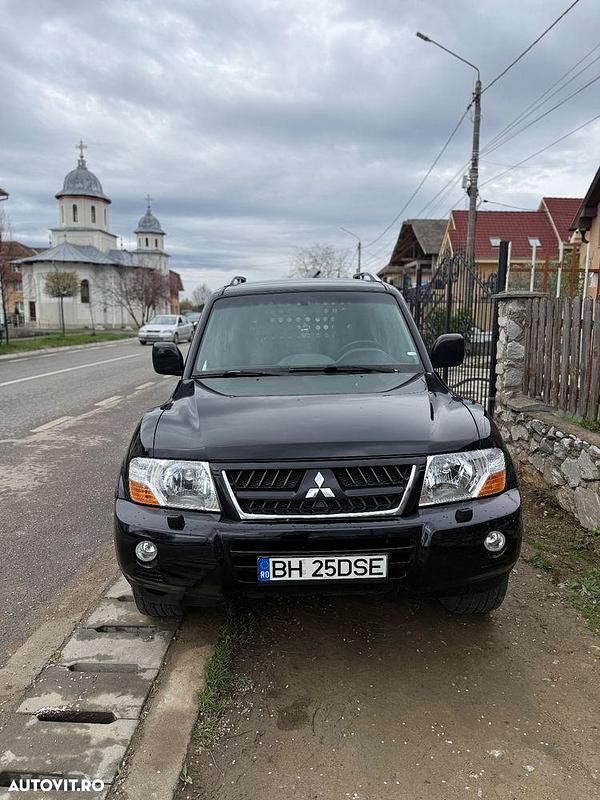 Culoarenegru Utilizat 2006 Mitsubishi Pajero SUV | 6.500 EUR - Imagine 1/4