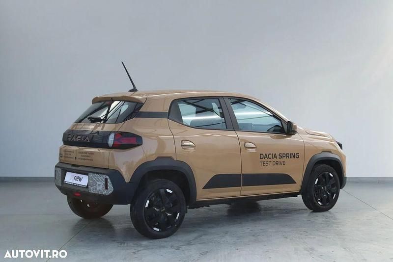 Second-hand Dacia Spring Extreme 47 kW (65 CP) 2024 Culoaremaro Hatchback