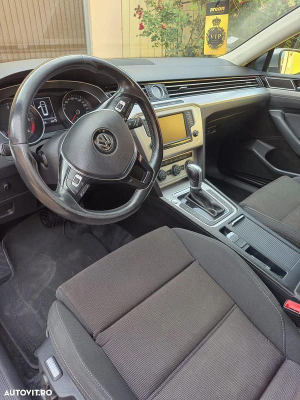 Culoareargint Utilizat 2017 VW Passat Break | 7.700 EUR (Preț bun) - Imagine 1/4