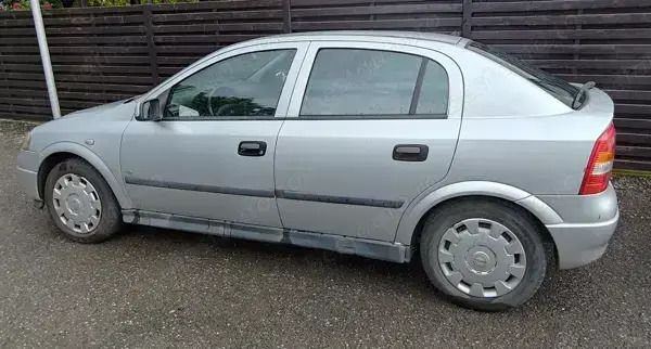 Gri Utilizat 2008 Opel Astra Hatchback | 3.000 EUR (Puțin scump) - Imagine 1/4