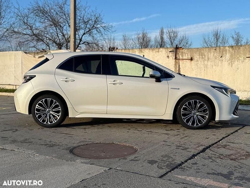 Second-hand Toyota Corolla 122 CP (89 kW) 2021 Culoarealb