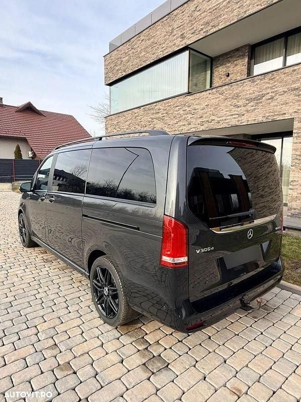Second-hand Mercedes V300 Exclusive 237 CP (174 kW) 2021 Culoarenegru Monovolum