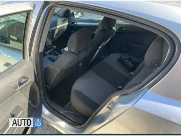 Second-hand Opel Astra 105 CP (77 kW) 2005 Gri Hatchback